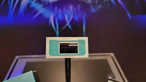英特尔通知PC厂：不选18A，可能没货